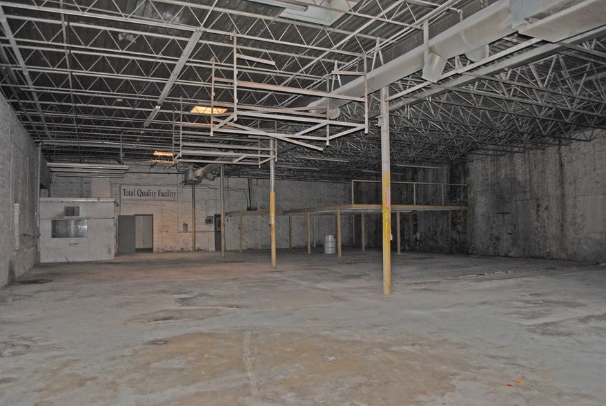 More Photos Of 223-227 S Main St, Wagoner Warehouse For Sale