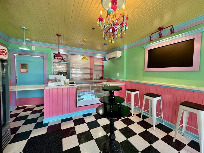 More Photos Of 4 Thomas St, Holley Restaurant For Sale