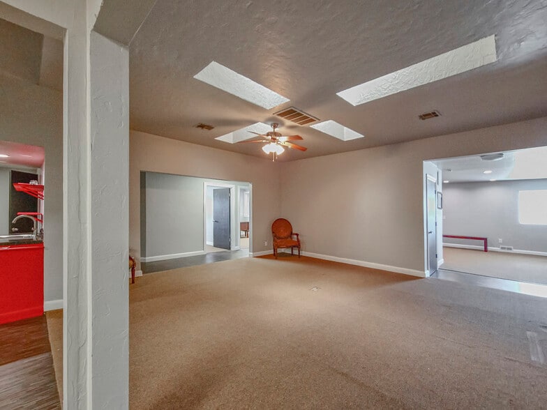 More Photos Of 6001 Nw Expressway, Oklahoma City Office For Sale