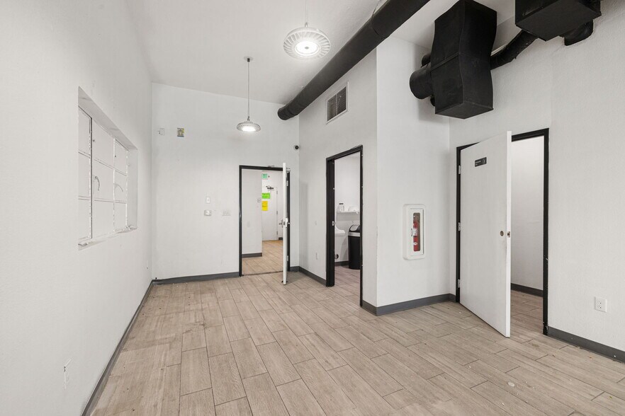 More Photos Of 1059-1063 N Palm Canyon Dr, Palm Springs Storefront For Sale