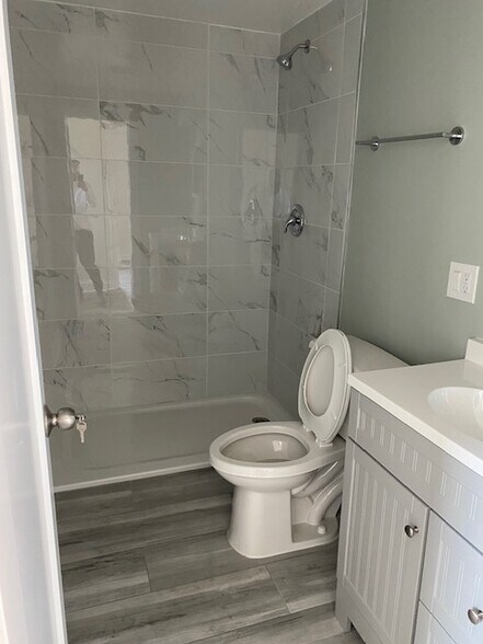 More Photos Of 3401 W Lawrence Ave, Chicago Office For Lease