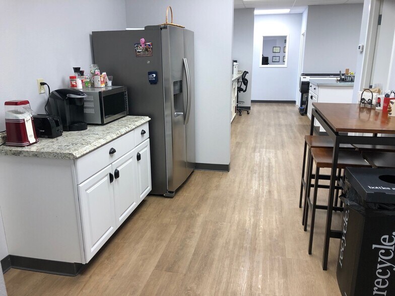 More Photos Of 530 6th St, Roseville Freestanding For Sale