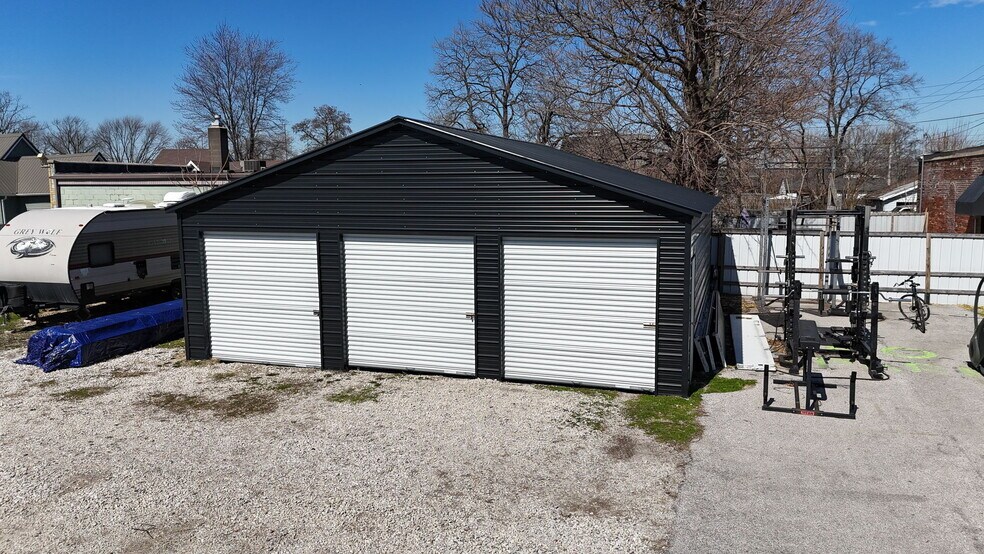 More Photos Of 1628 E Bates St, Indianapolis Warehouse For Sale