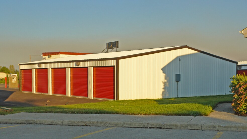 More Photos Of 112 E. J St., Deer Park Self Storage For Sale