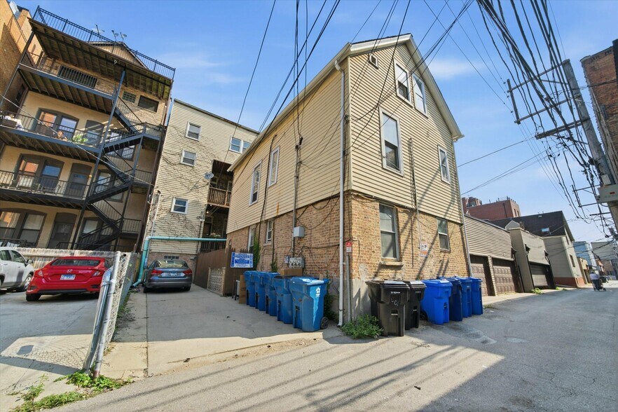 More Photos Of 905 W Fletcher St, Chicago Apartments For Sale