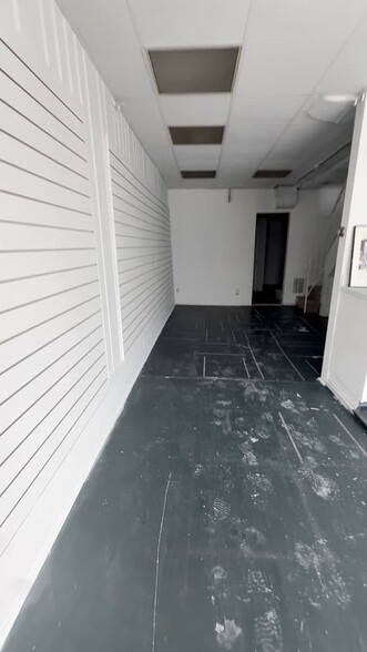 Primary Photo Of 1669 Wisconsin Ave NW, Washington Storefront For Lease