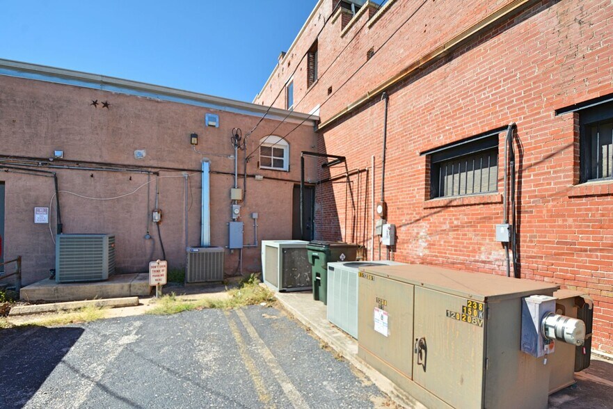 More Photos Of 200 E Court St, Seguin General Retail For Sale