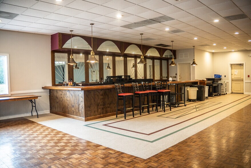 More Photos Of 2703 Ramada Rd, Burlington General Retail For Lease