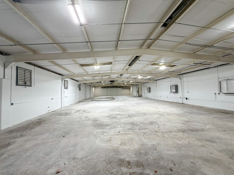 More Photos Of 1111 Paulsun St, San Antonio Light Manufacturing For Lease