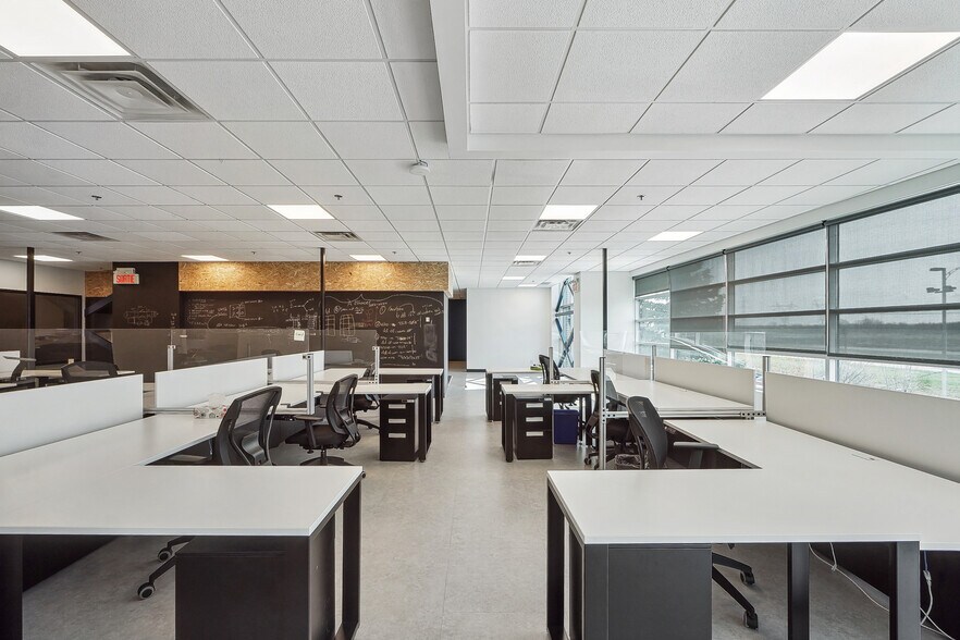 More Photos Of 9955 Rue De Châteauneuf, Brossard Office For Lease