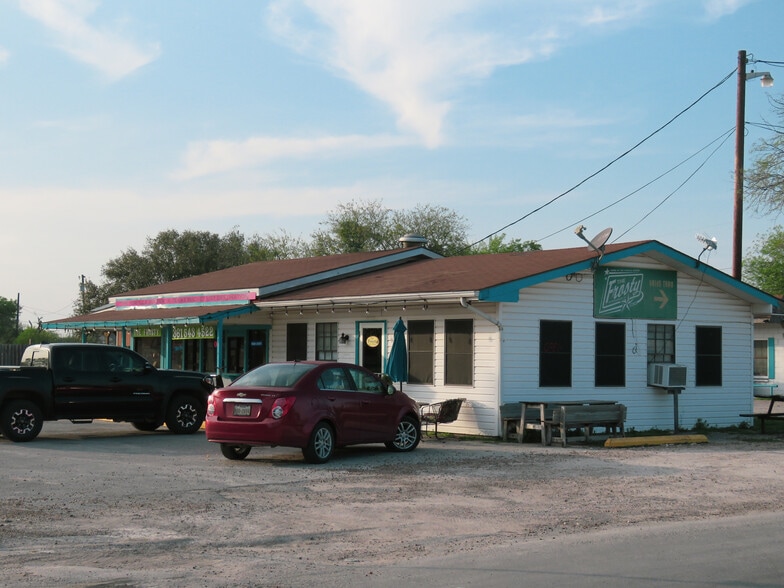More Photos Of 809 Wood Ave, Woodsboro Restaurant For Sale
