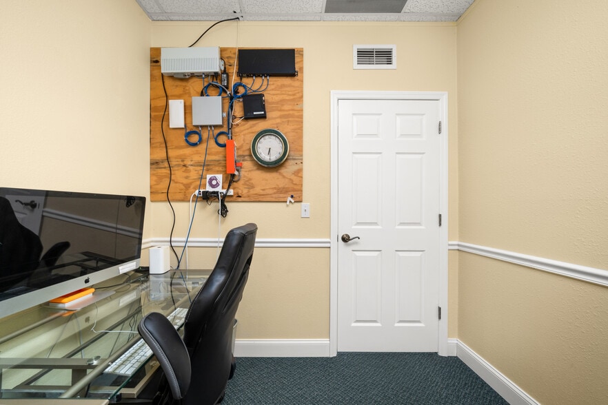 More Photos Of 33 Ryant Blvd, Sebring Medical For Sale