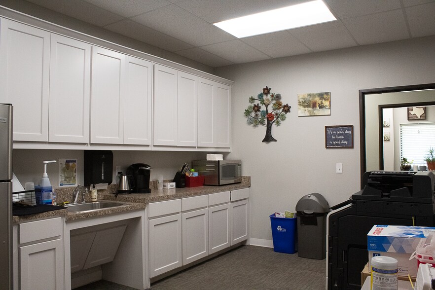 More Photos Of 1500 N Ruddell St, Denton Office Residential For Sale