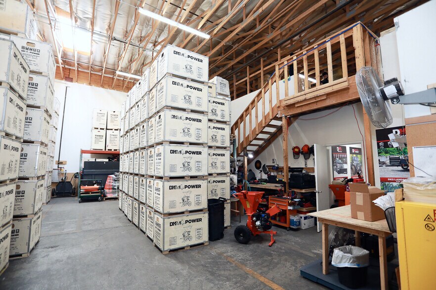 More Photos Of 4301 S Valley View Blvd, Las Vegas Warehouse For Lease