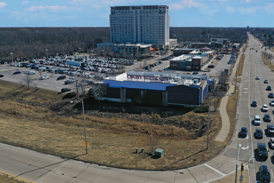 More Photos Of 781 N Milwaukee Ave, Wheeling Restaurant For Lease