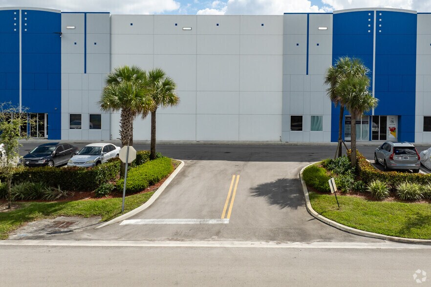 More Photos Of 10900 NW 146th St, Hialeah Gardens Warehouse For Lease