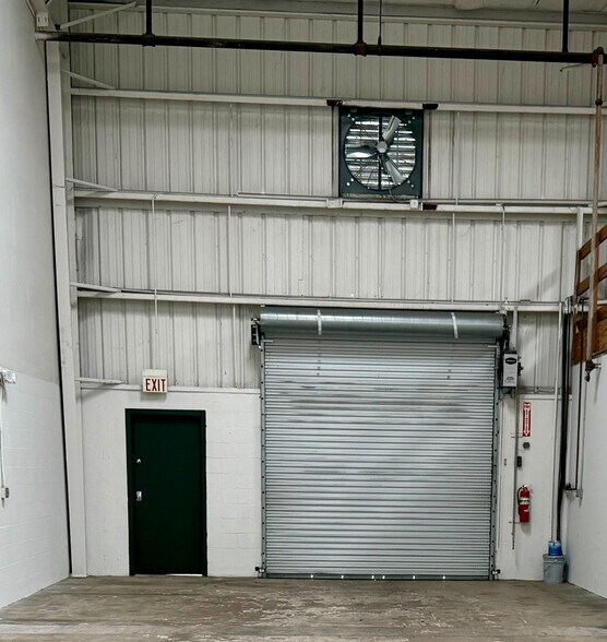 More Photos Of 5422-5432 W Crenshaw St, Tampa Unknown For Lease