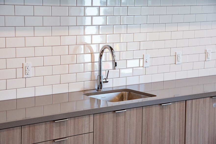 More Photos Of 17451 Von Karman Ave, Irvine Warehouse For Lease