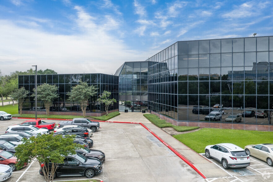 More Photos Of 3000 Wilcrest Dr, Houston Unknown For Lease