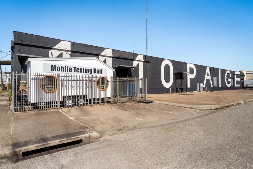 More Photos Of 1110 Paige St, Houston Warehouse For Lease