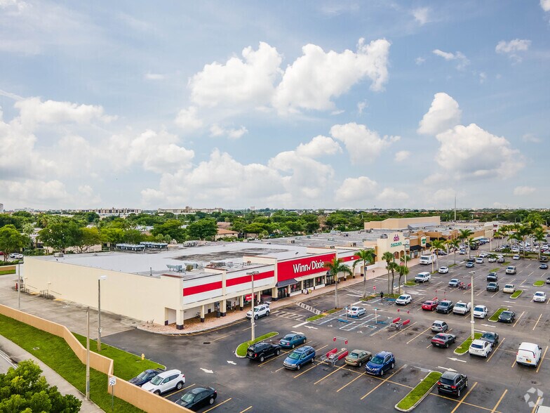 Primary Photo Of 850-980 Ives Dairy Rd, Miami Storefront For Lease