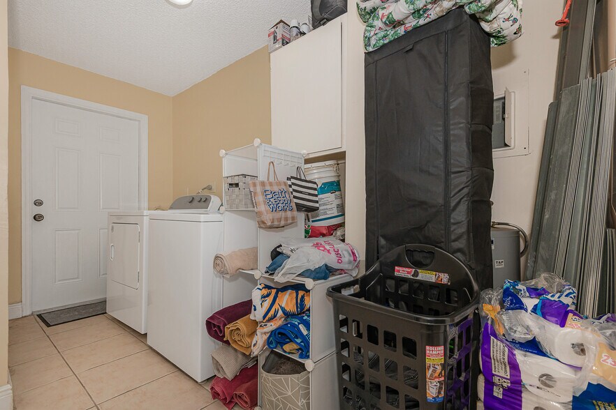 More Photos Of 4063-4065 SW 51st St, Fort Lauderdale Apartments For Sale