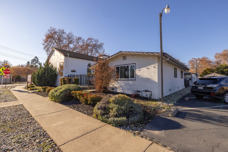 More Photos Of 628 Royer St, Roseville Schools For Lease