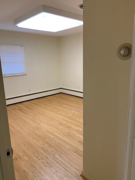 More Photos Of 5626 Southwestern Blvd, Arbutus Office For Sale