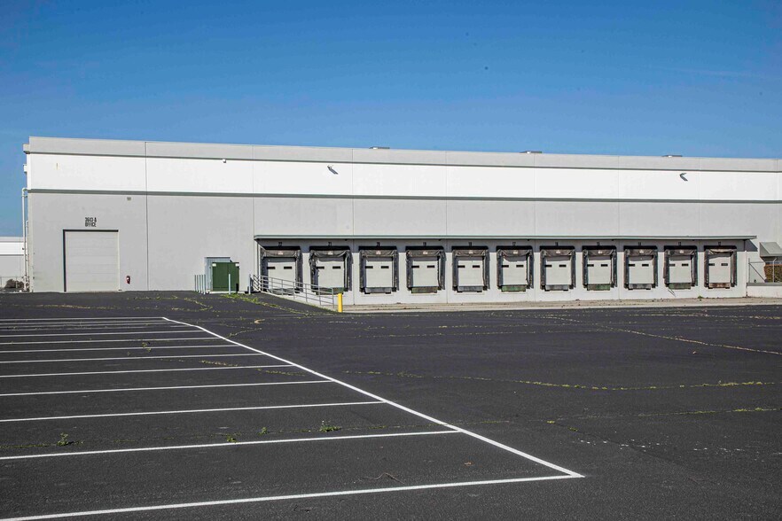 More Photos Of 3643 Finch Rd, Modesto Warehouse For Lease