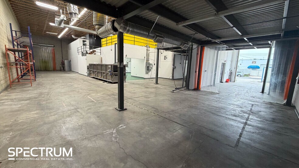 More Photos Of 15911 Arminta St, Van Nuys Manufacturing For Lease