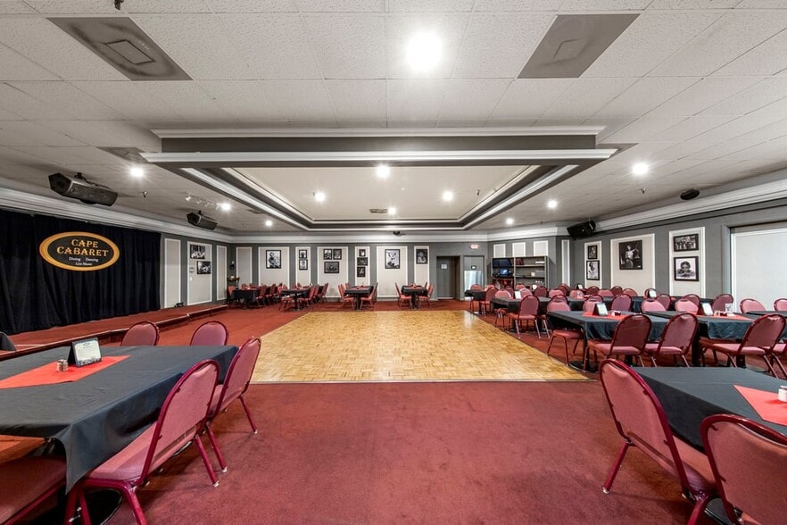 More Photos Of 4725 Vincennes Blvd, Cape Coral Restaurant For Sale