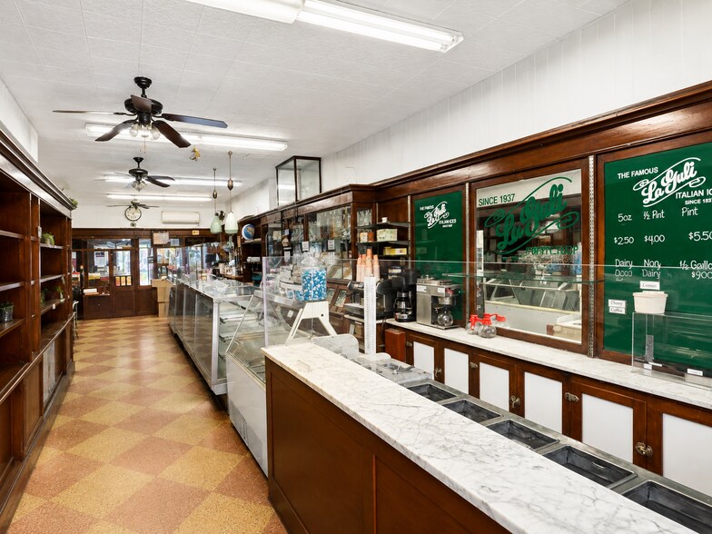 More Photos Of 2915 Ditmars Blvd, Astoria General Retail For Lease