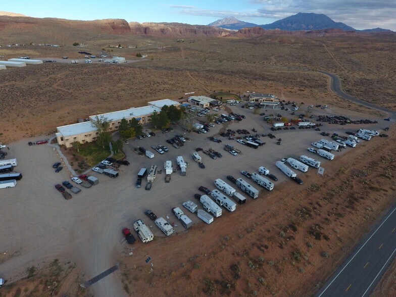 More Photos Of MM 28 Highway 276 Lodge, Lake Powell Hotel For Sale