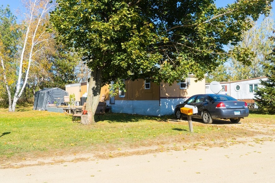 More Photos Of 102 NE Clark Dr, Verndale Manufactured Housing Mobile Home Park For Sale