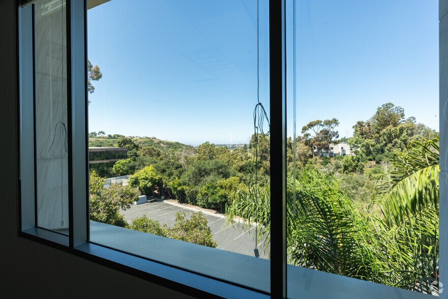 More Photos Of 1917 Palomar Oaks Way, Carlsbad Office For Sale