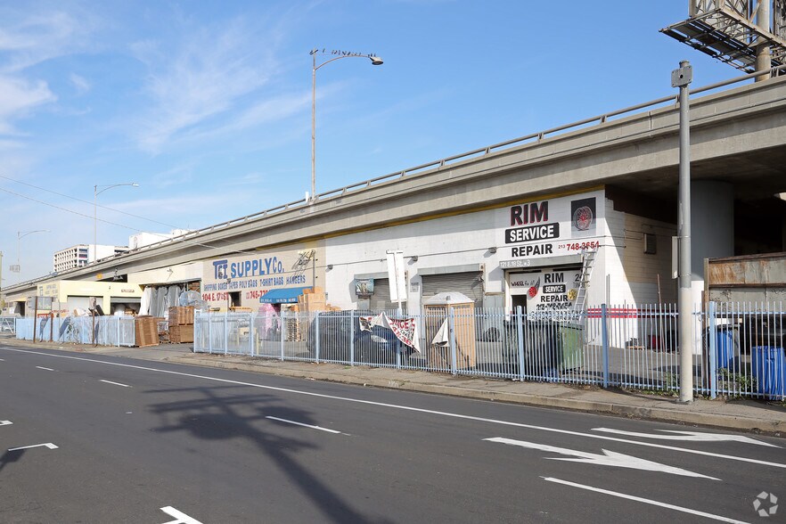 More Photos Of 121 E 18th St, Los Angeles Warehouse For Lease