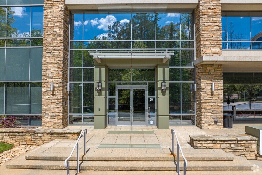 More Photos Of 1110 Sanctuary Pky, Alpharetta Office For Lease