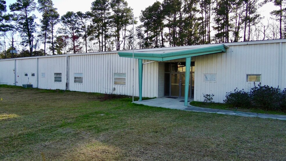 More Photos Of 111 Sparkman Dr, Garden City Warehouse For Lease