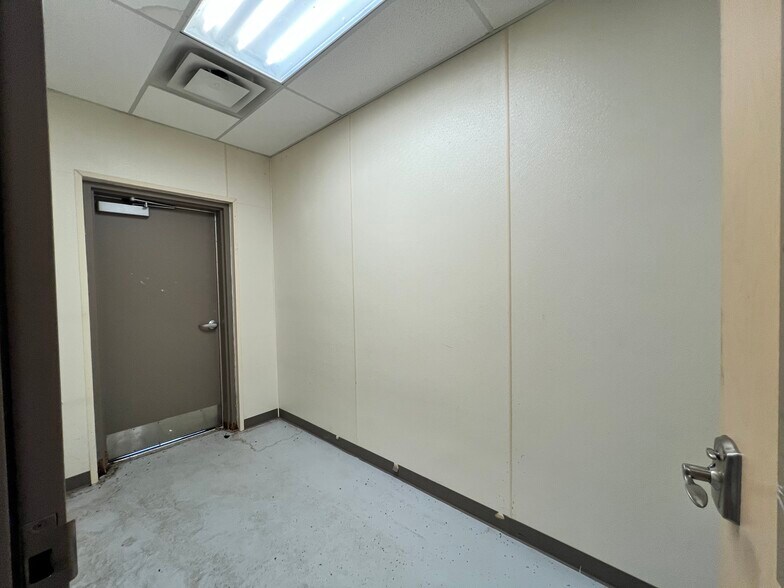 More Photos Of 923 S Broadway, Portland Medical For Sale
