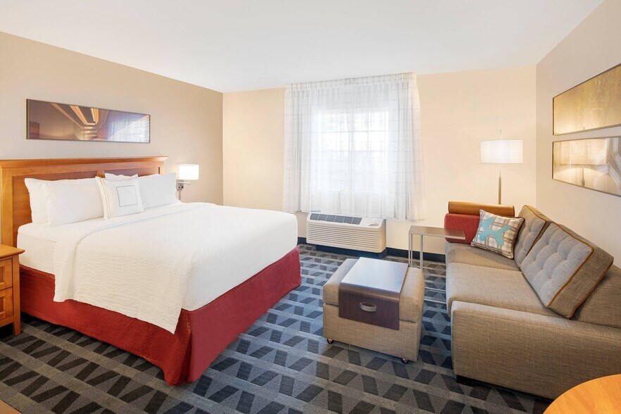 More Photos Of 3100 SE 14th St, Bentonville Hotel For Sale