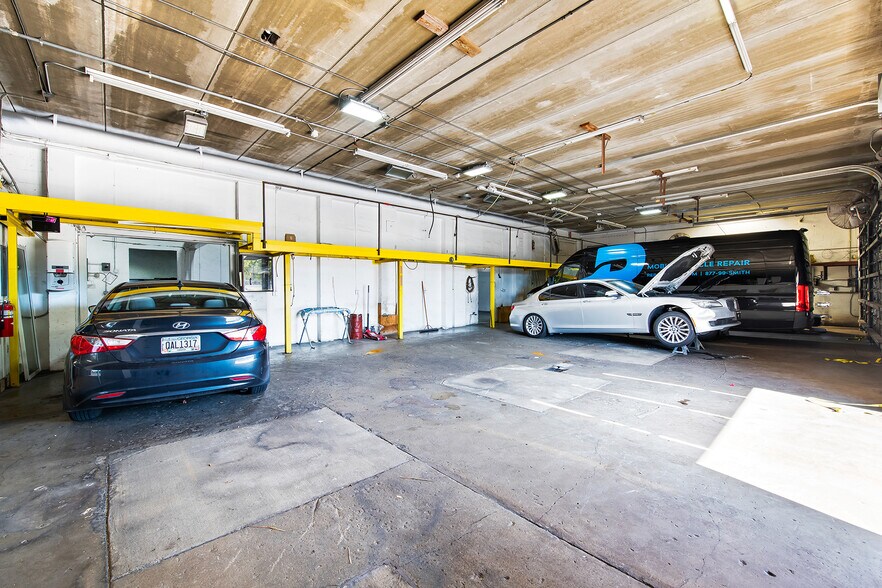 More Photos Of 700-704 N Andrews Ave, Fort Lauderdale Auto Repair For Lease