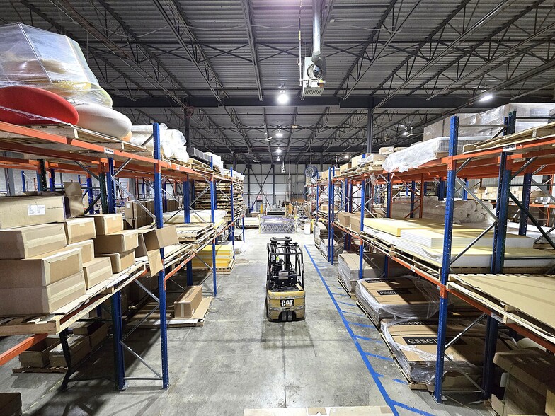 More Photos Of 2700-2760 Boul Daniel-Johnson, Laval Warehouse For Lease