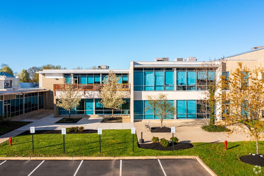 More Photos Of 330-339 S Warminster Rd, Hatboro Warehouse For Lease