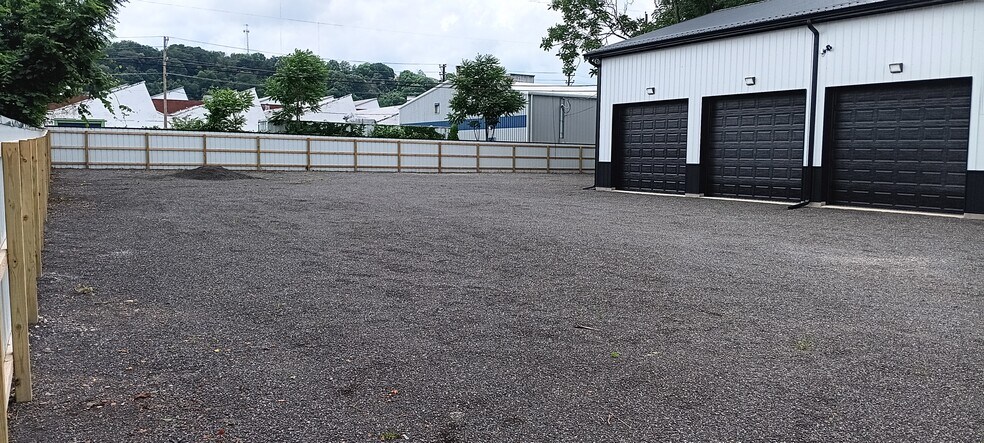 More Photos Of 1339 4th Ave, New Kensington Light Distribution For Sale