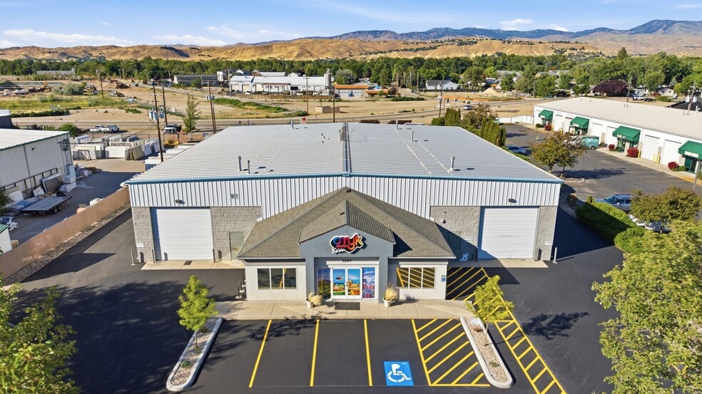 Primary Photo Of 5260 N Sawyer Ave, Garden City Warehouse For Sale
