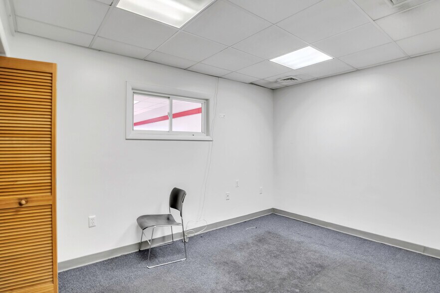 More Photos Of 253 Greenfield Rd, South Deerfield Auto Dealership For Sale