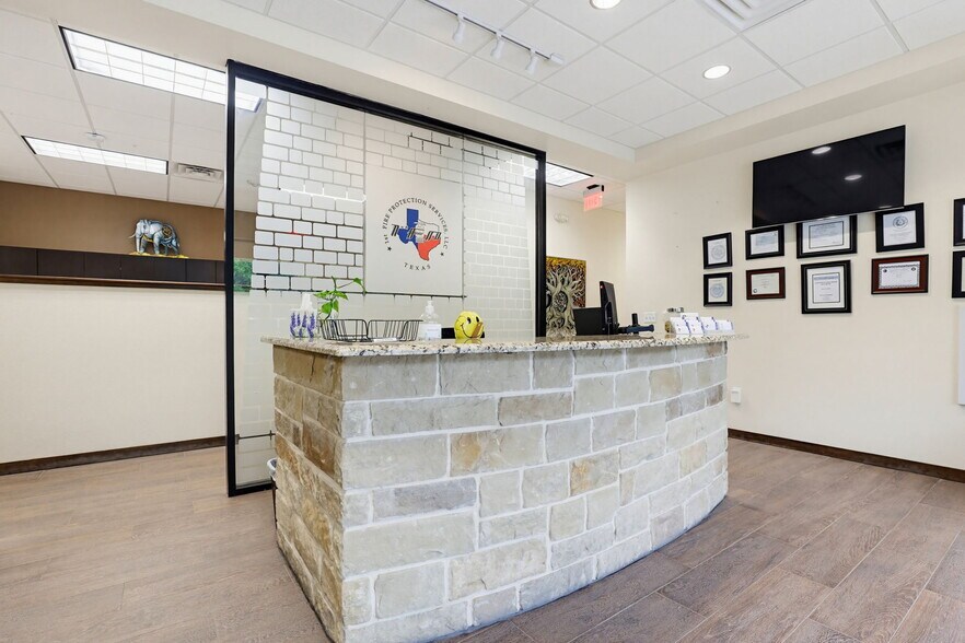 More Photos Of 11550 N North Loop Rd, San Antonio Warehouse For Sale