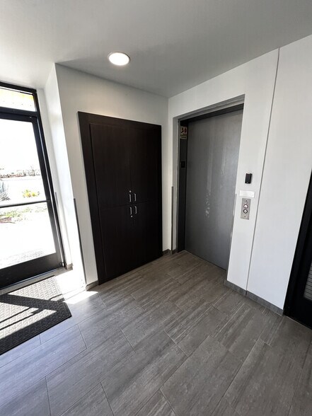 More Photos Of 2021 E Del Amo Blvd, Rancho Dominguez Office For Sale