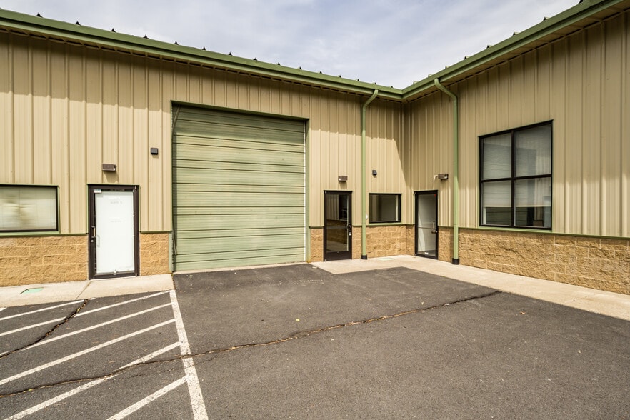 More Photos Of 20756 High Desert Ct, Bend Warehouse For Lease