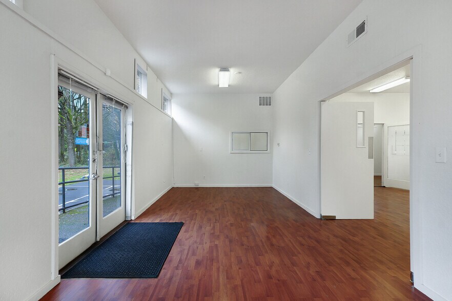 More Photos Of 23631 Edmonds Way, Edmonds Warehouse For Sale